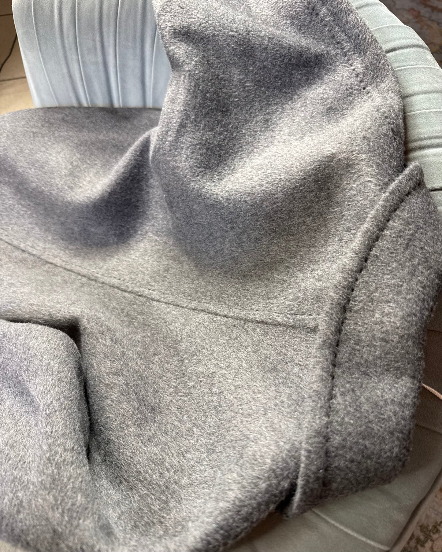 Cappotto in lana cucito a mano