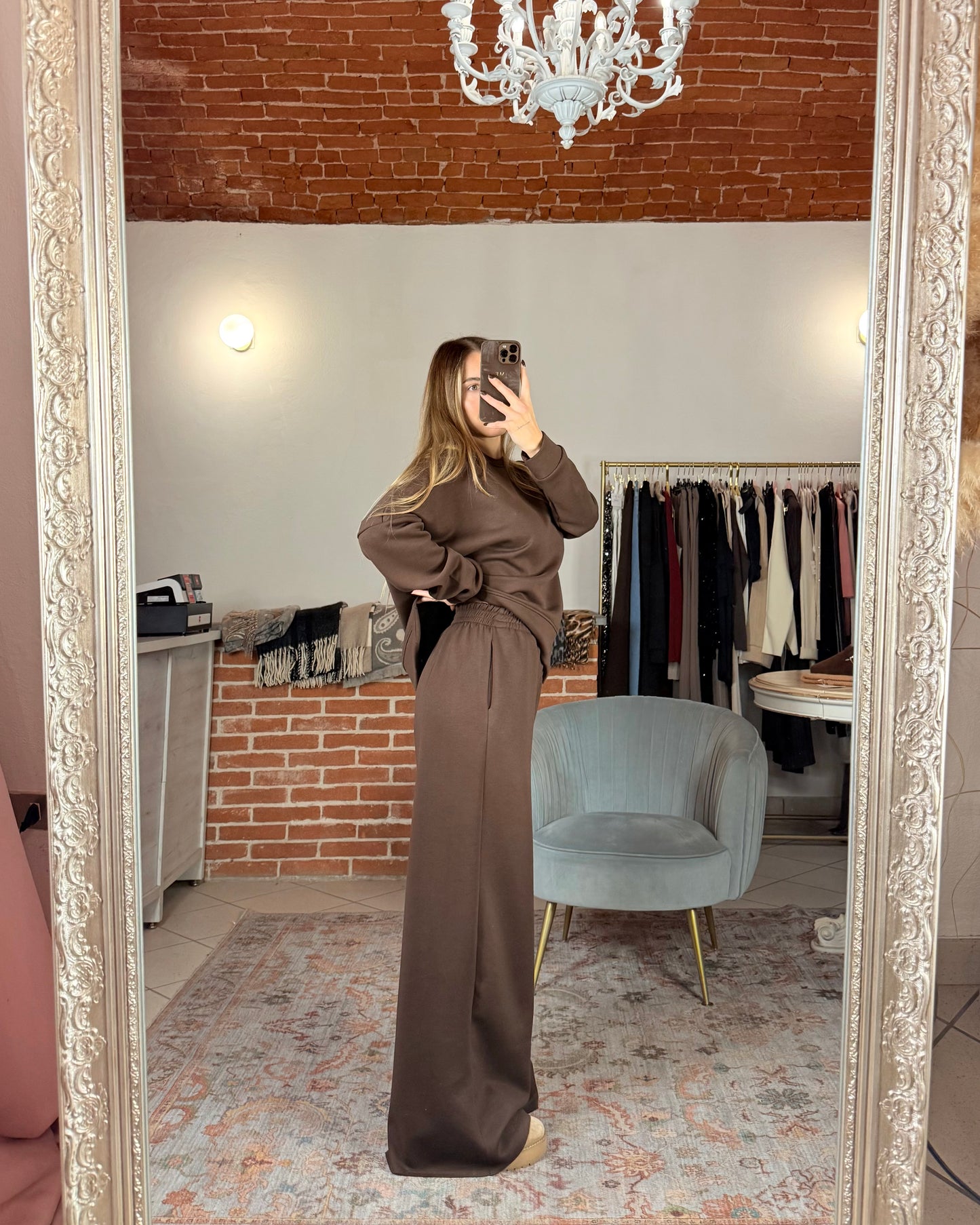 Tuta in viscosa felpata