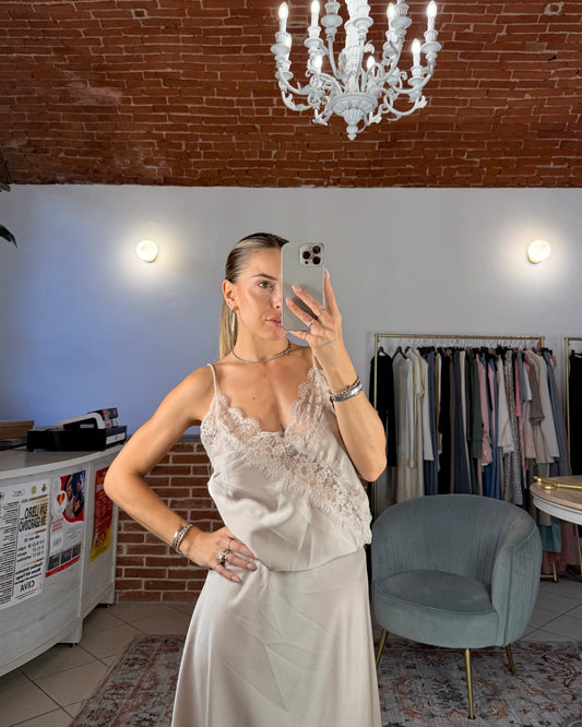 Canotta in raso asimmetrica con pizzo