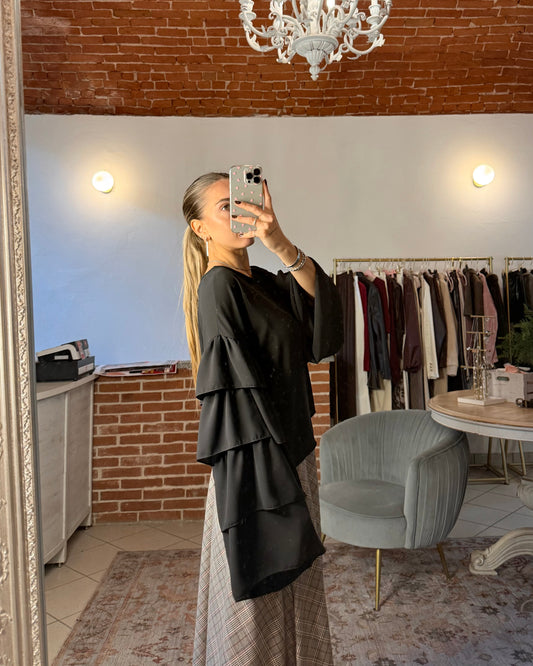 Blusa con maniche ampie a balze