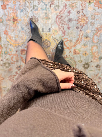 Maglioncino con scollo a barca e maniche scampanate