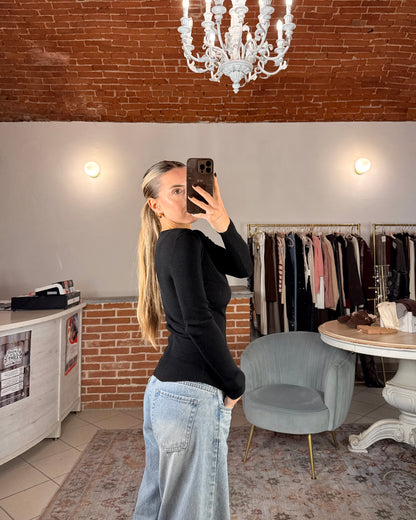 Ribbed sweater with pearl