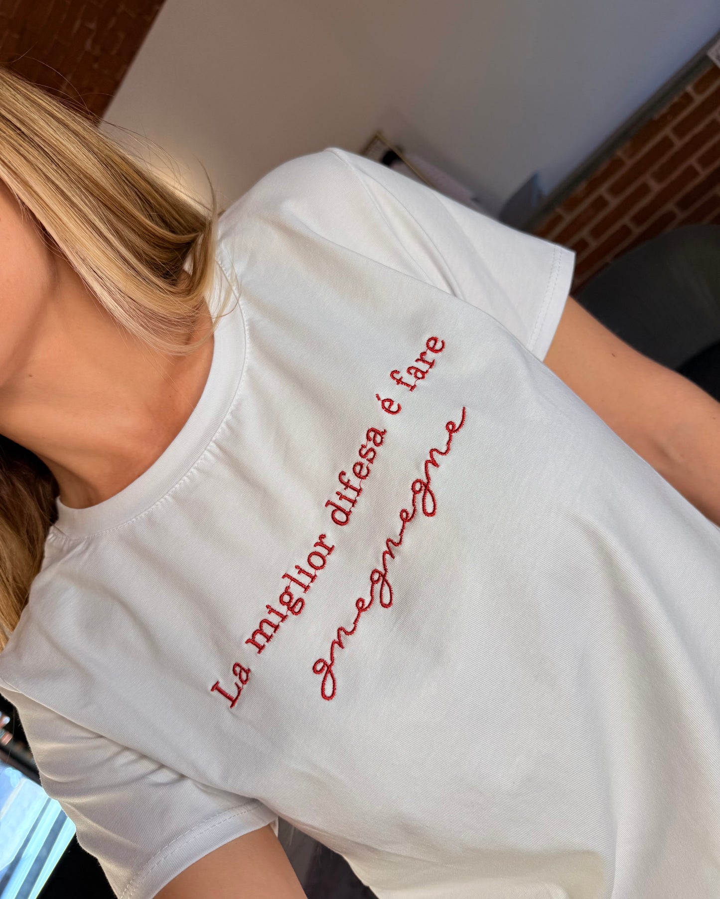T-shirt “La miglior difesa è fare gnegnegne”