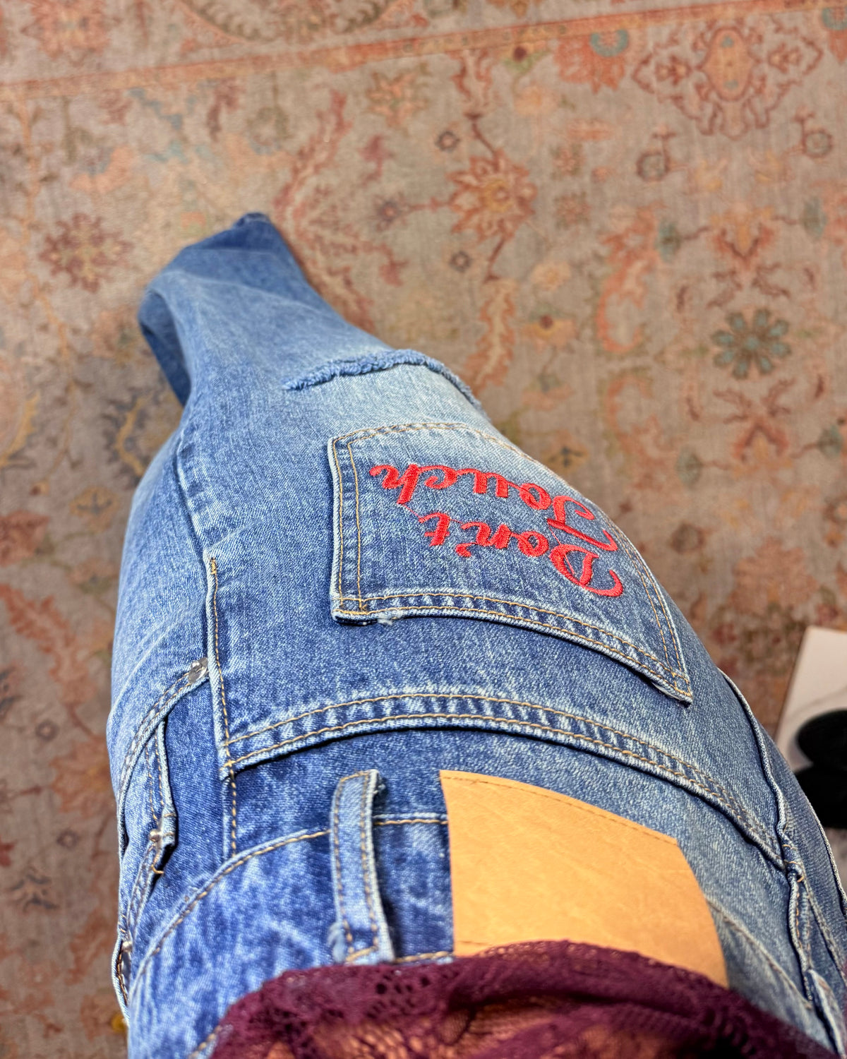 Jeans “Don’t Touch”