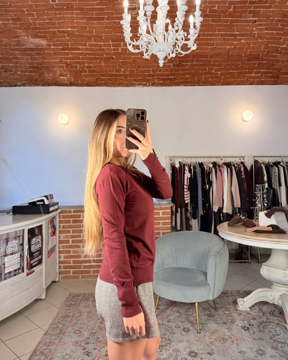 Basic sweater with buttons on the cuffs