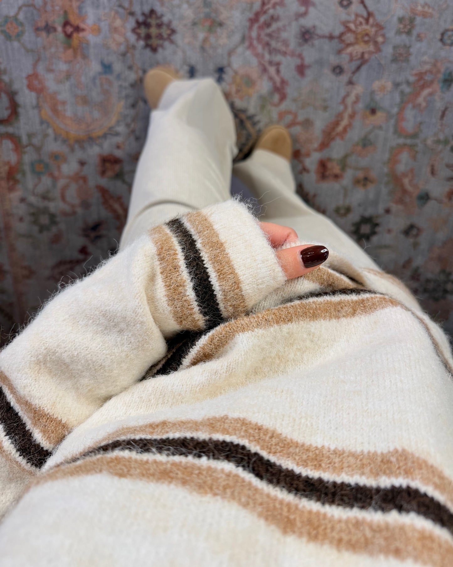 Oversized sweater with bow