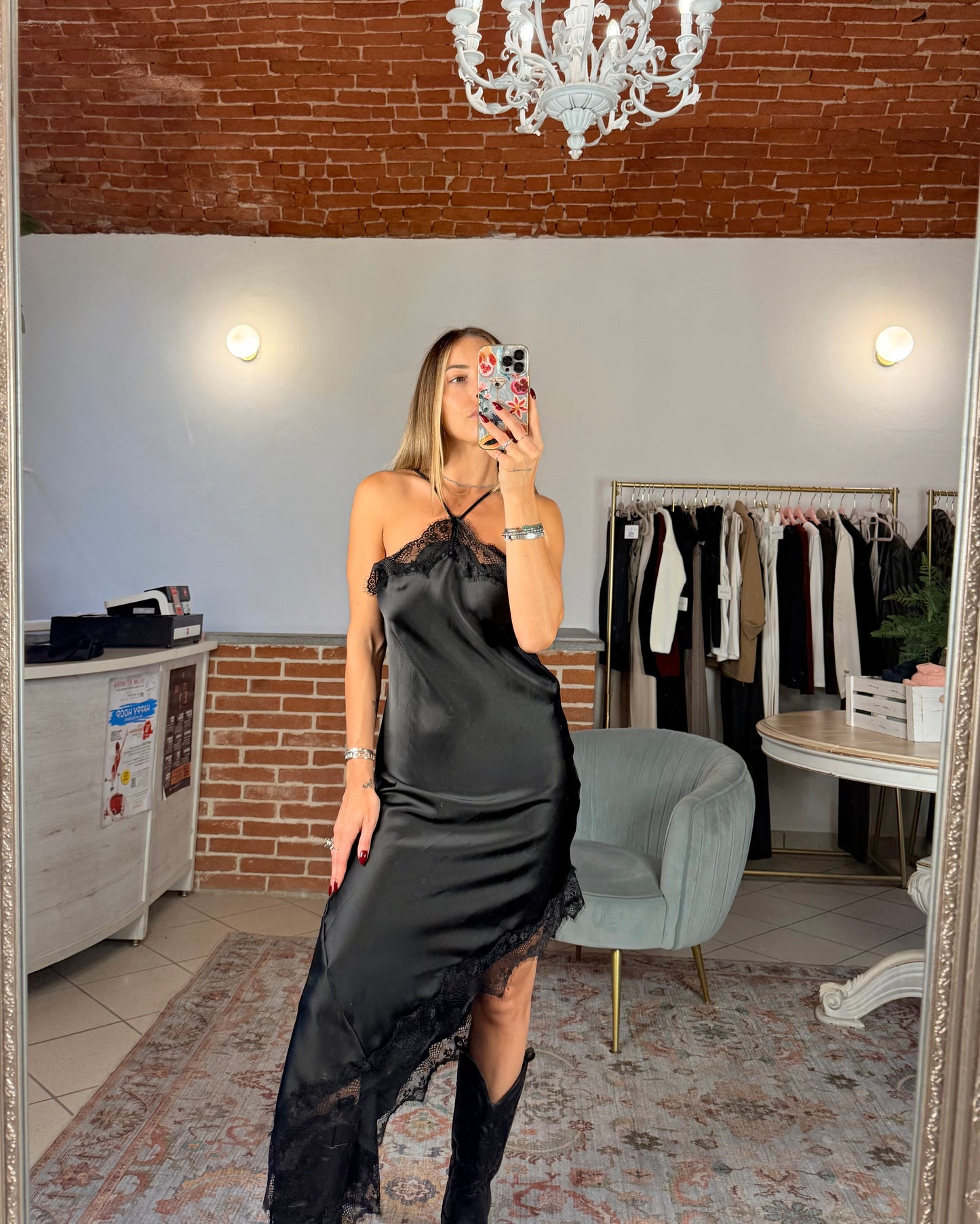 Abito halter in raso e pizzo