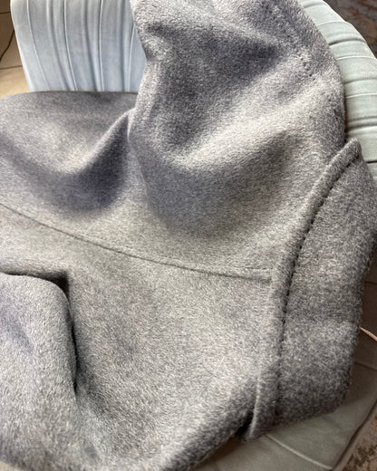 Cappotto in lana cucito a mano