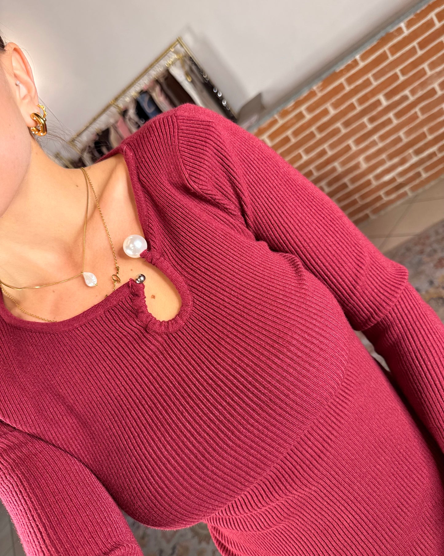 Ribbed sweater with pearl