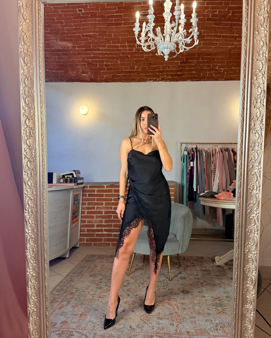 Abito in raso e pizzo