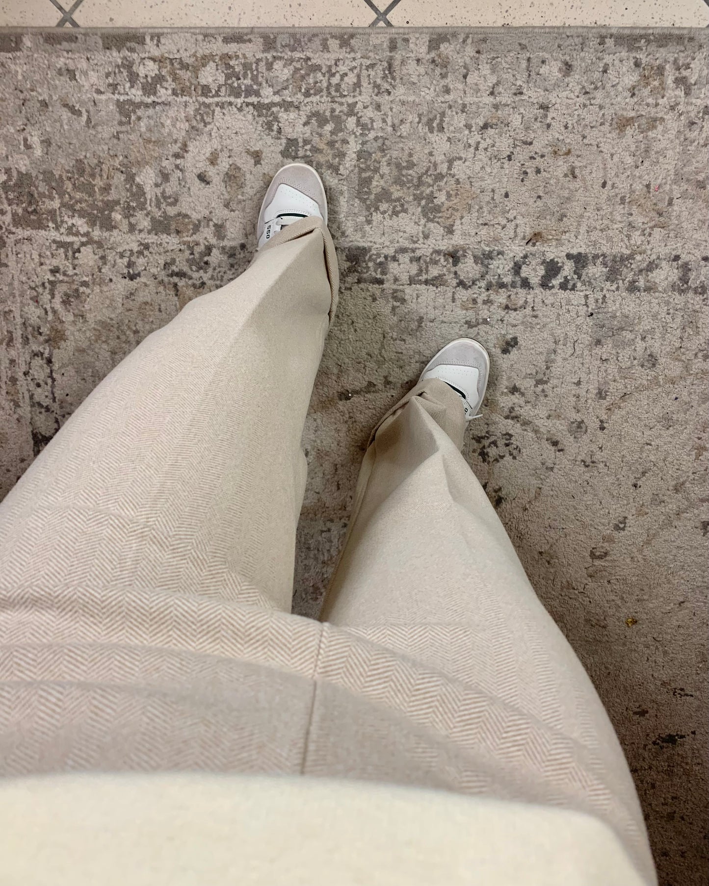 Pantalone spigato con risvolto