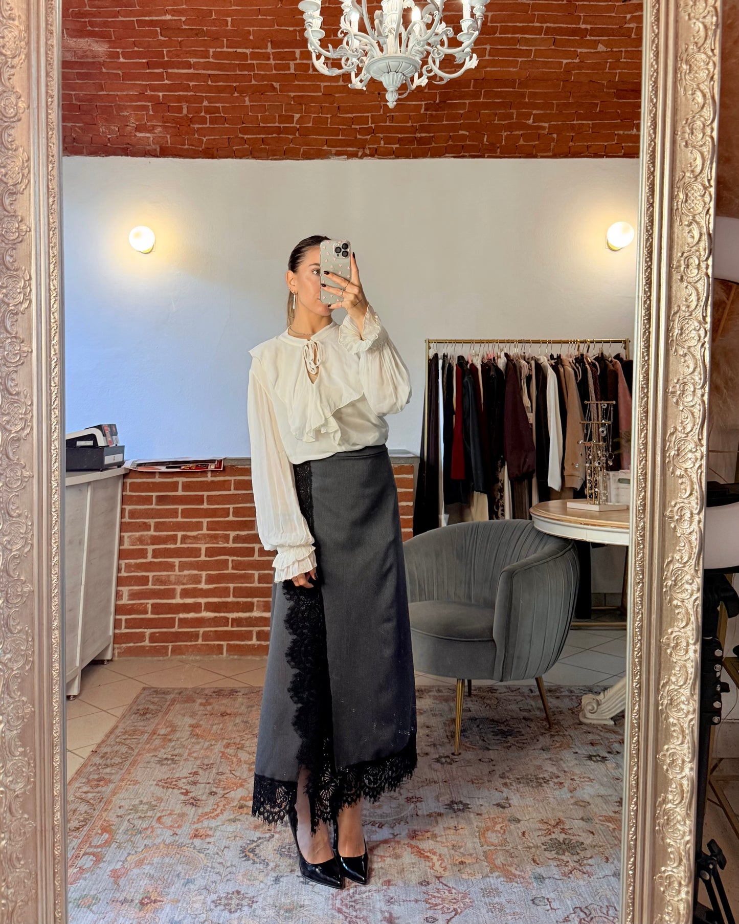 Gonna lunga con profili in pizzo