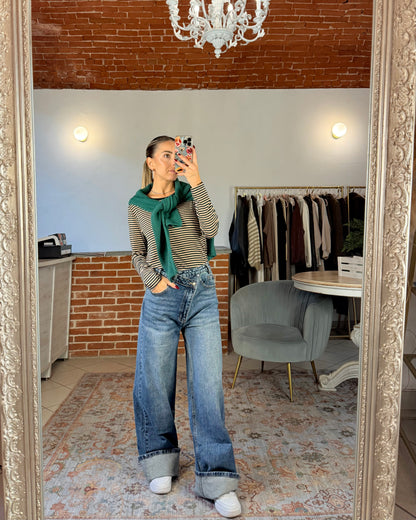 Jeans con chiusura asimmetrica