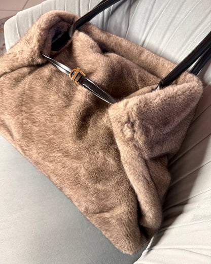 Maxi eco fur bag