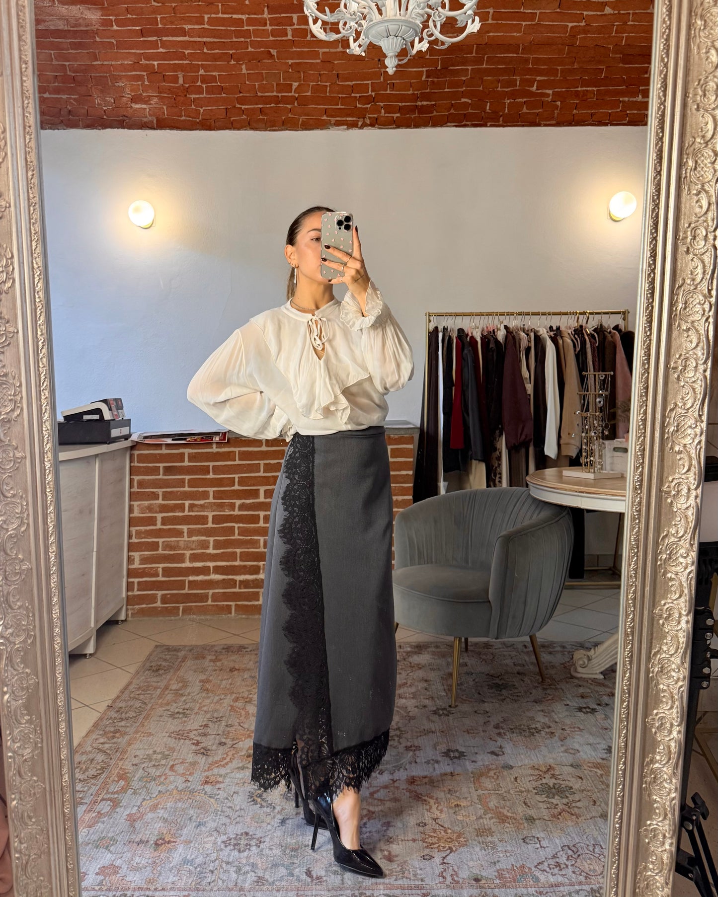 Gonna lunga con profili in pizzo