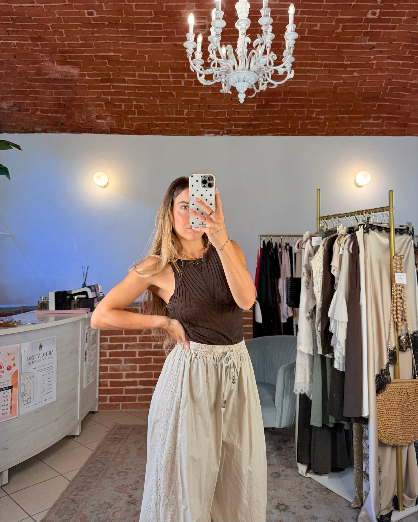 Pantalone ampio con inserto sangallo