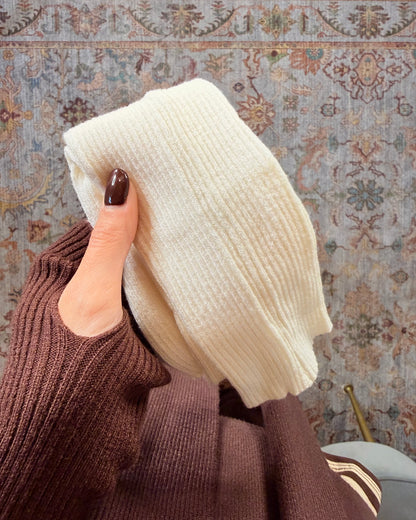 Long knitted gloves