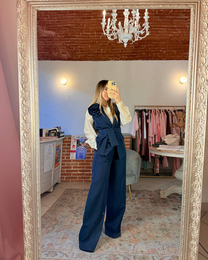Tailleur con spilla