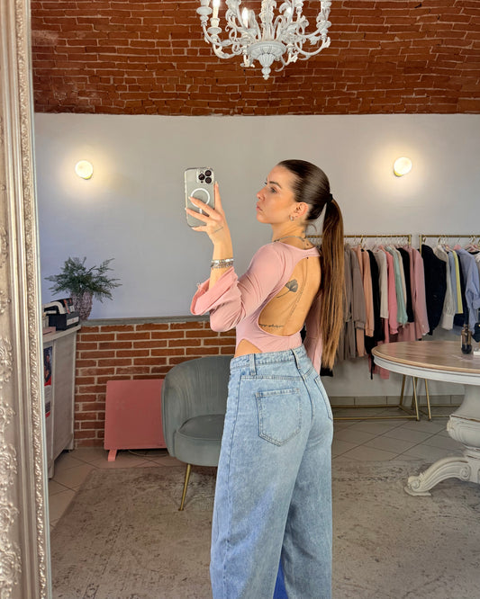 Body scollato sulla schiena