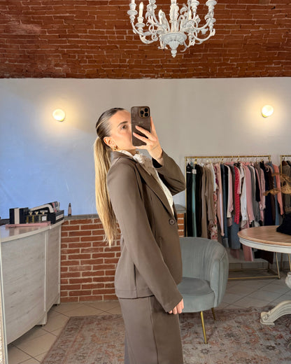 Tailleur in tessuto fluido