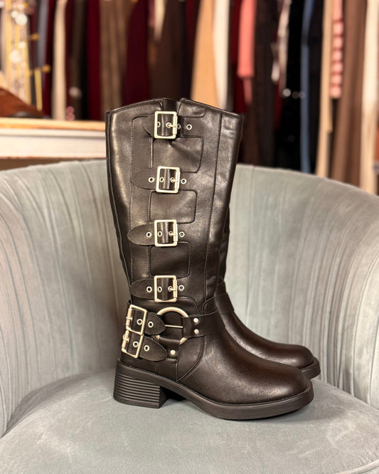 Biker boot with buckles
