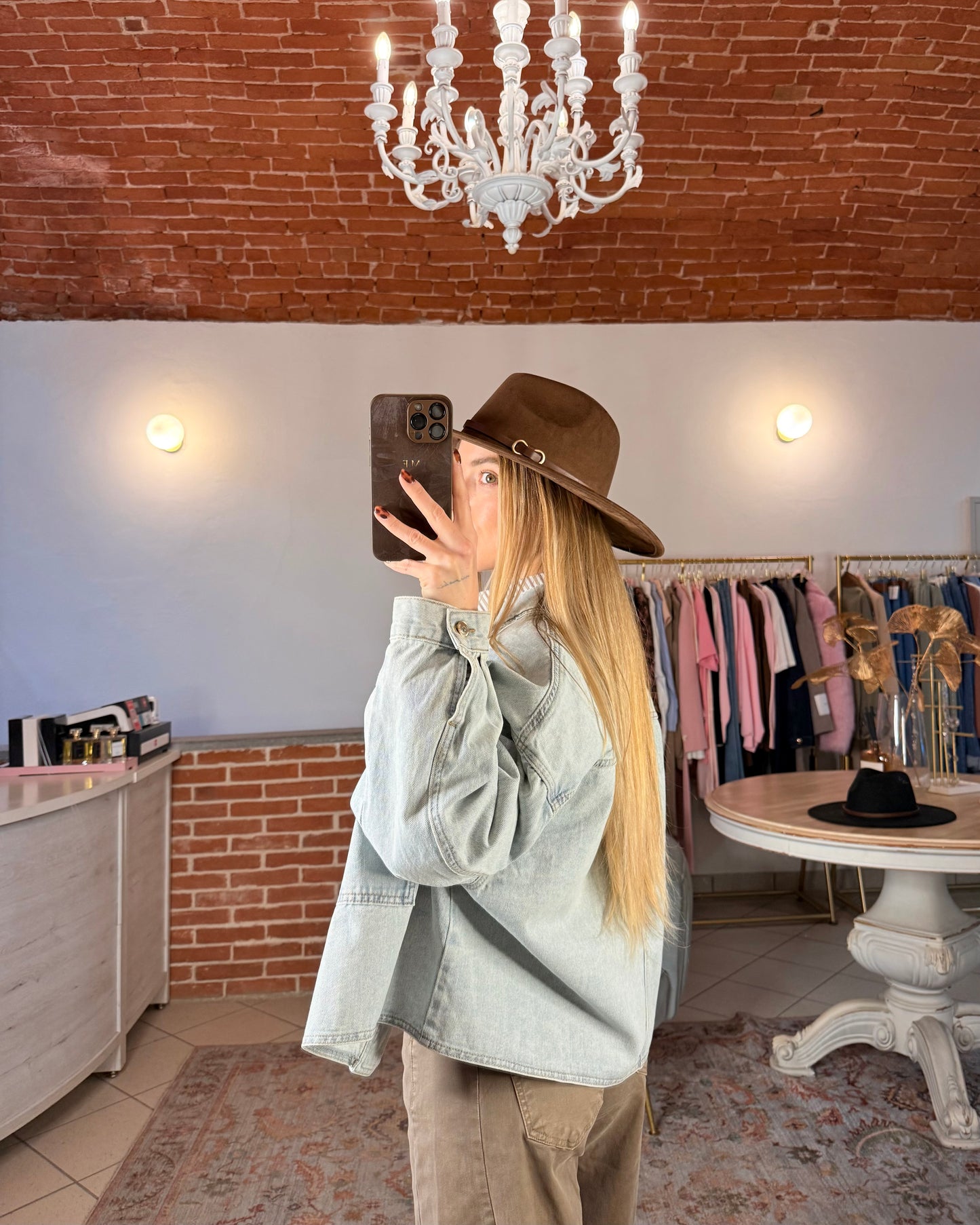 Cappello a tesa larga scamosciato