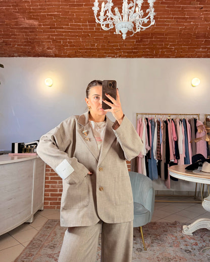 Blazer oversize con spille