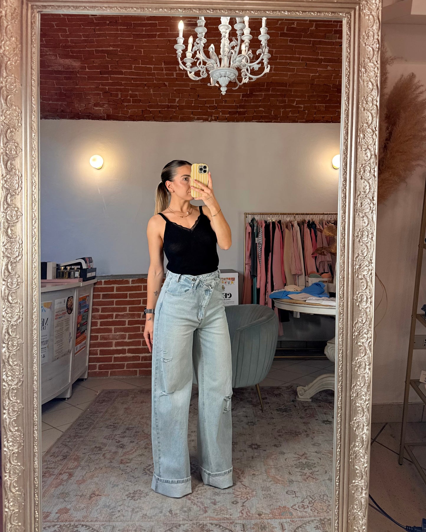 Jeans chiusura asimmetrica