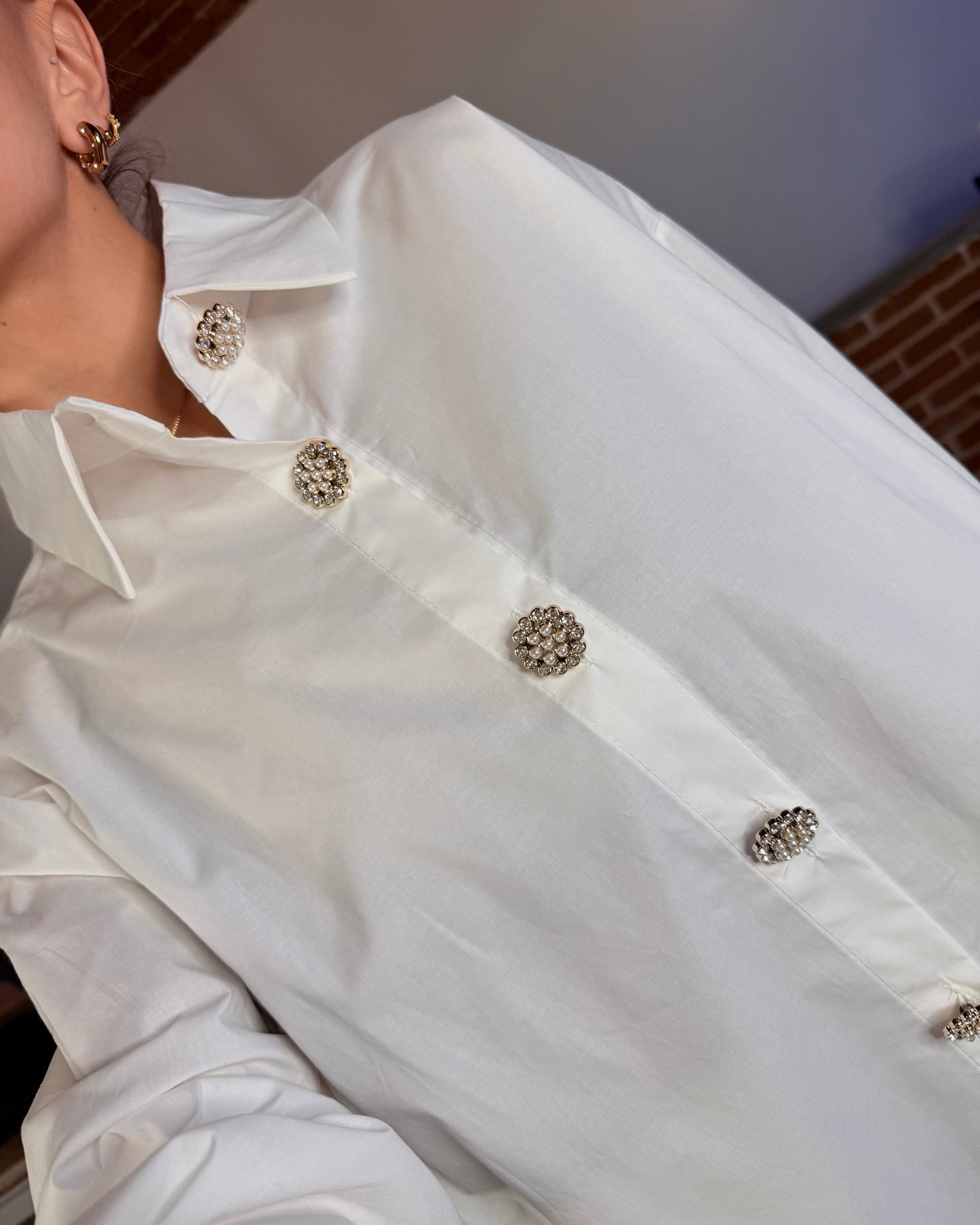 Camicia oversize con bottoni gioiello