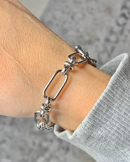 Bracciale con chiusura a moschettone