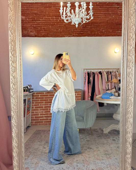 T-shirt oversize con inserto di raso e pizzo