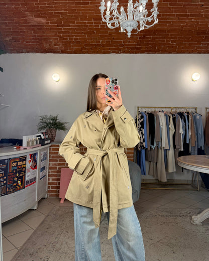 Trench con applicazioni