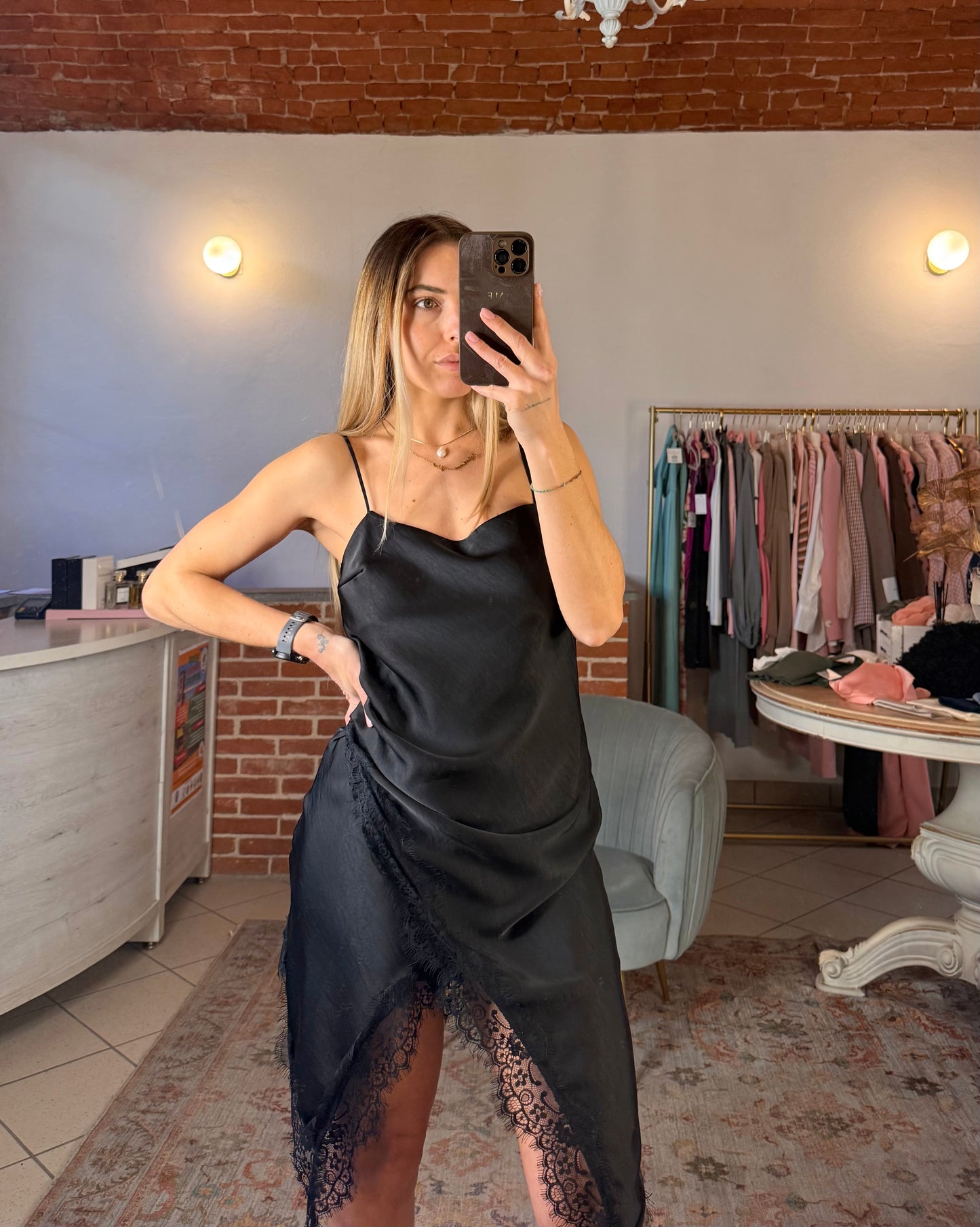 Abito in raso e pizzo