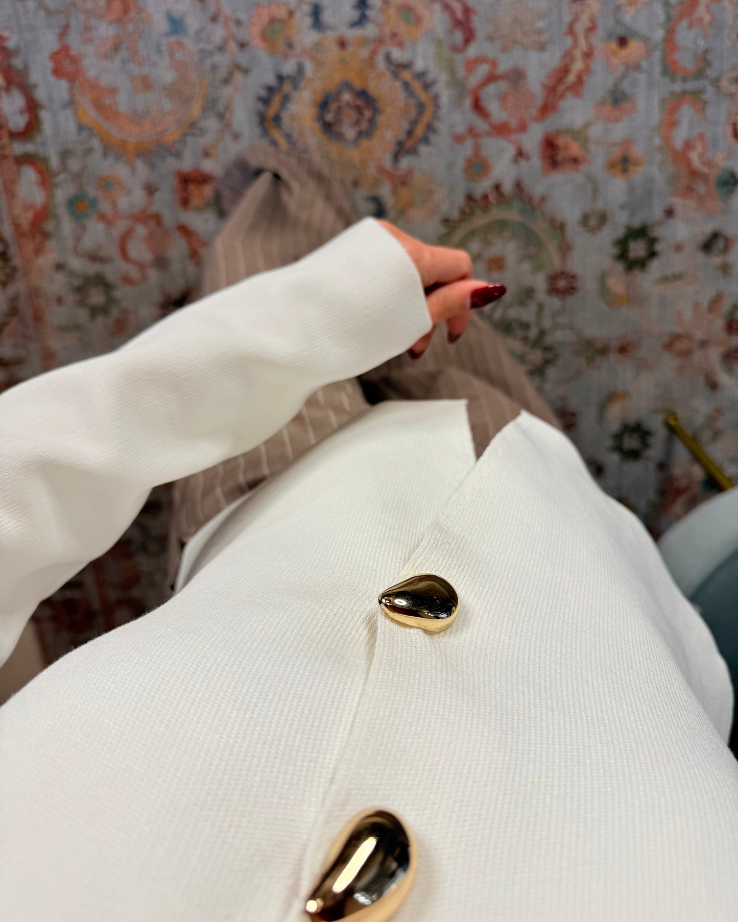 Cardigan strutturato con bottoni a goccia