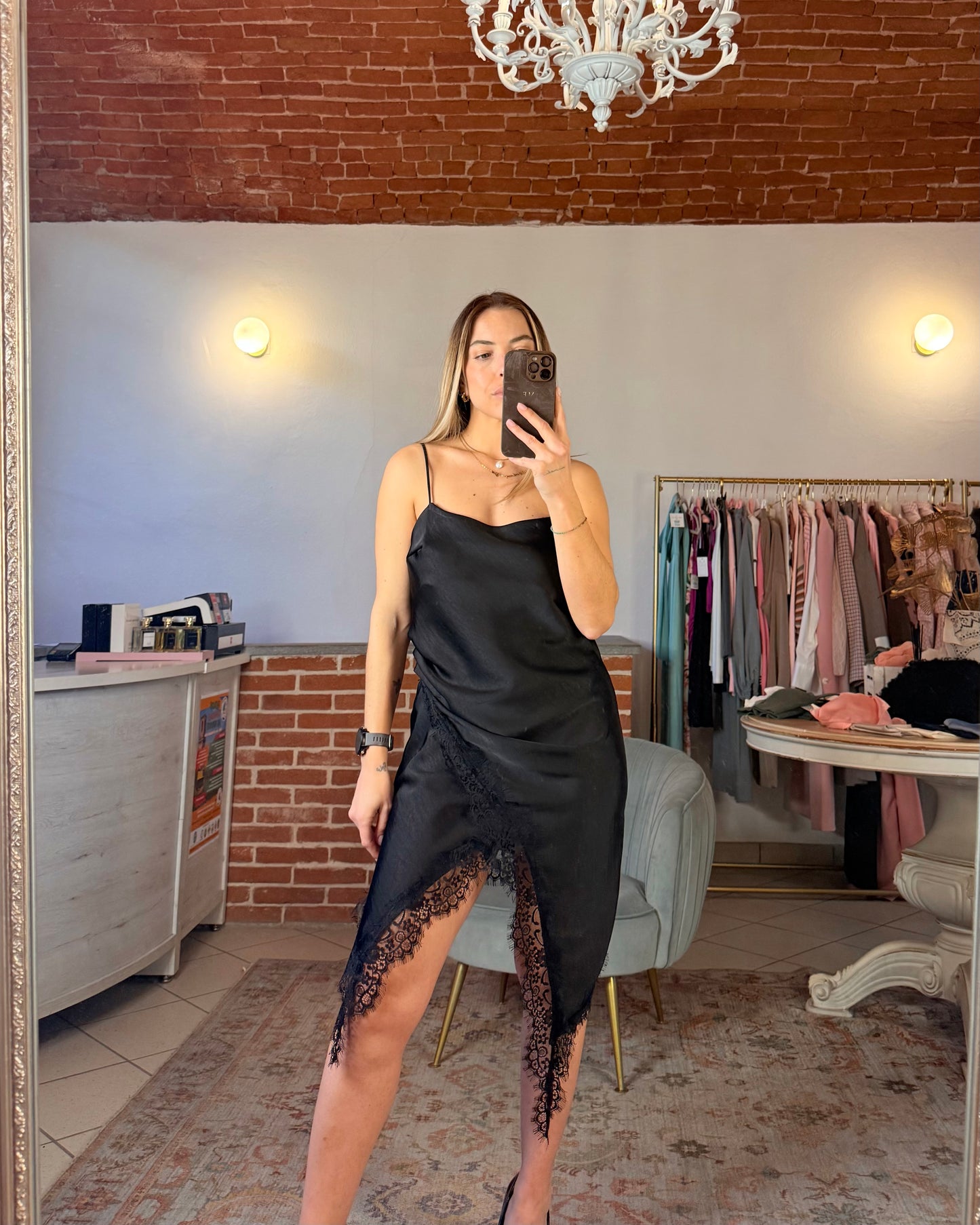 Abito in raso e pizzo