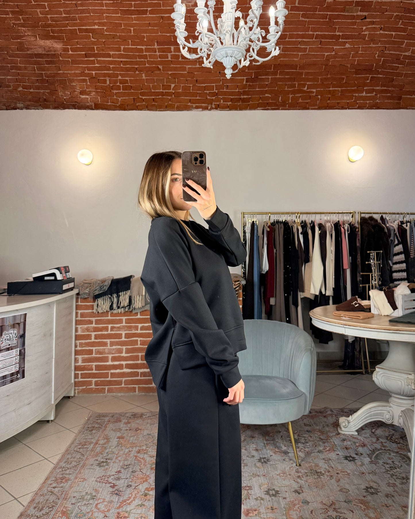 Tuta in viscosa felpata