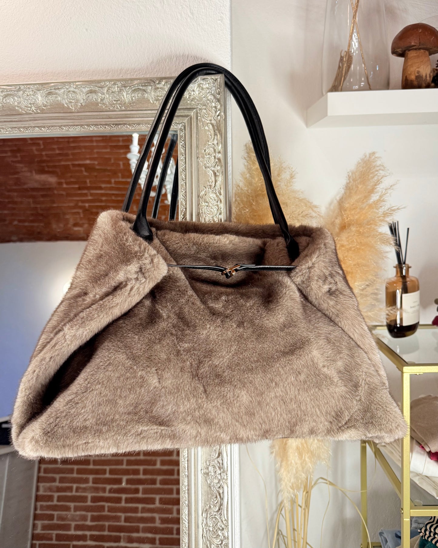 Maxi eco fur bag