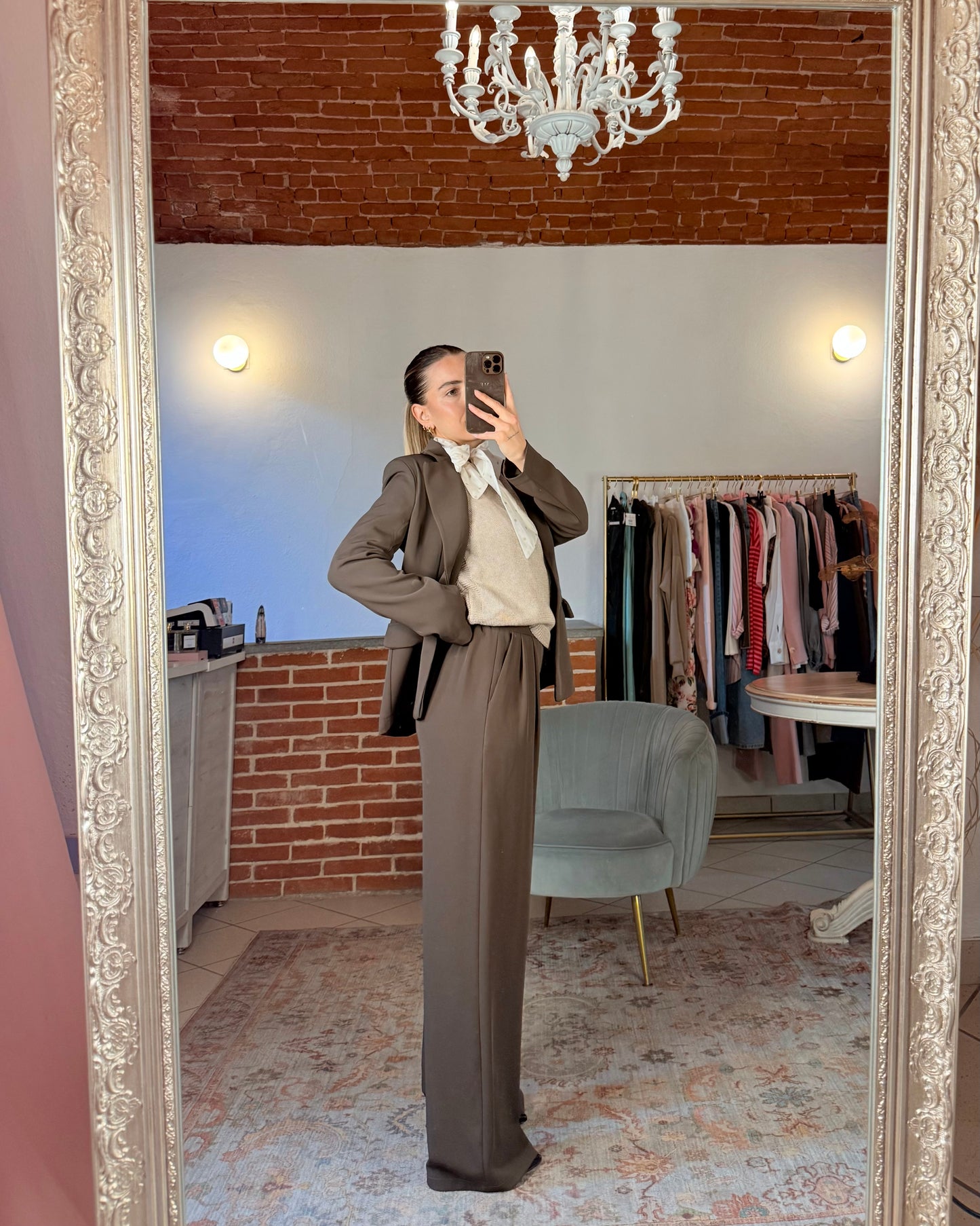 Tailleur in tessuto fluido