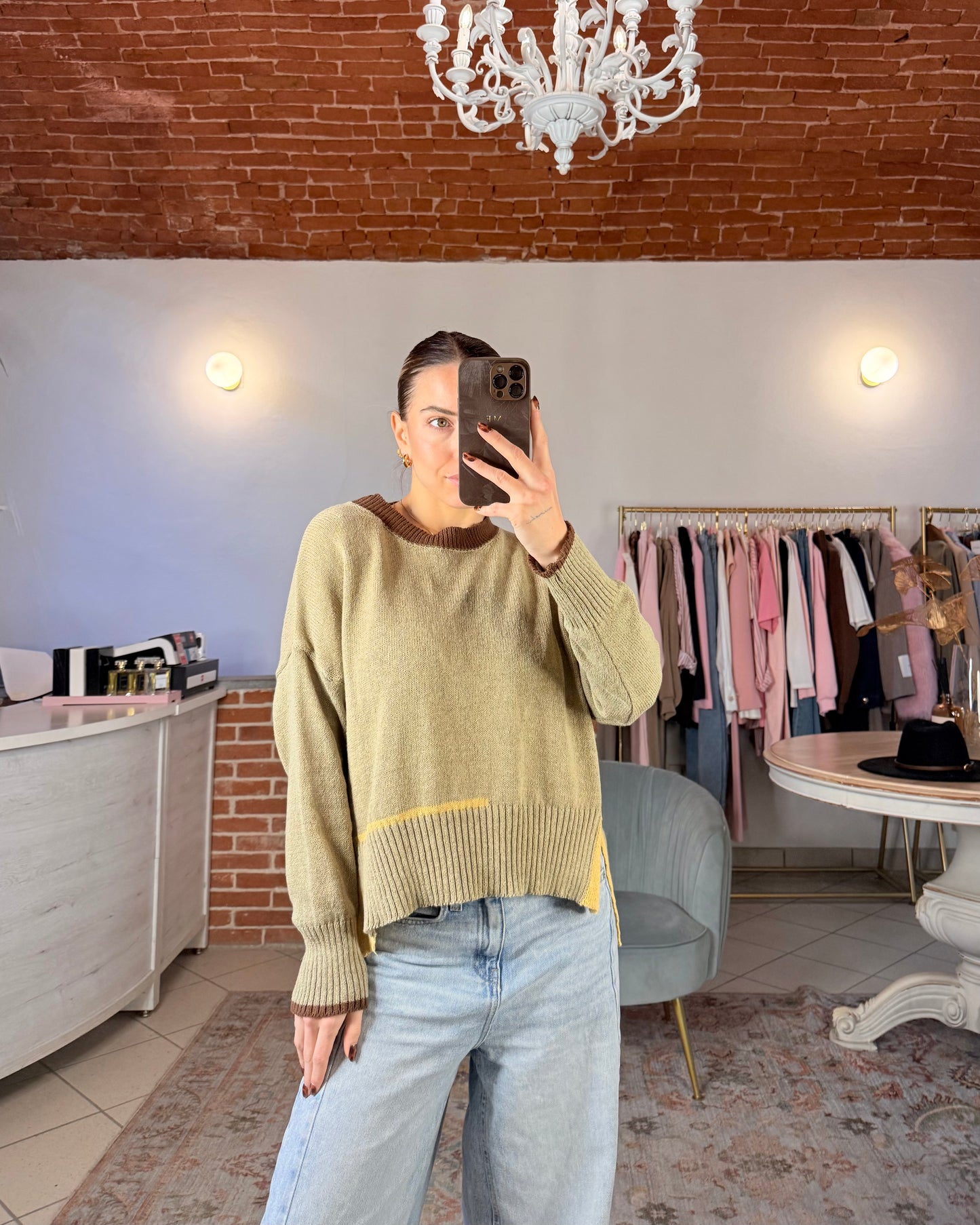 Maglioncino in cotone con spacchi