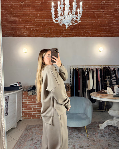 Tuta in viscosa felpata