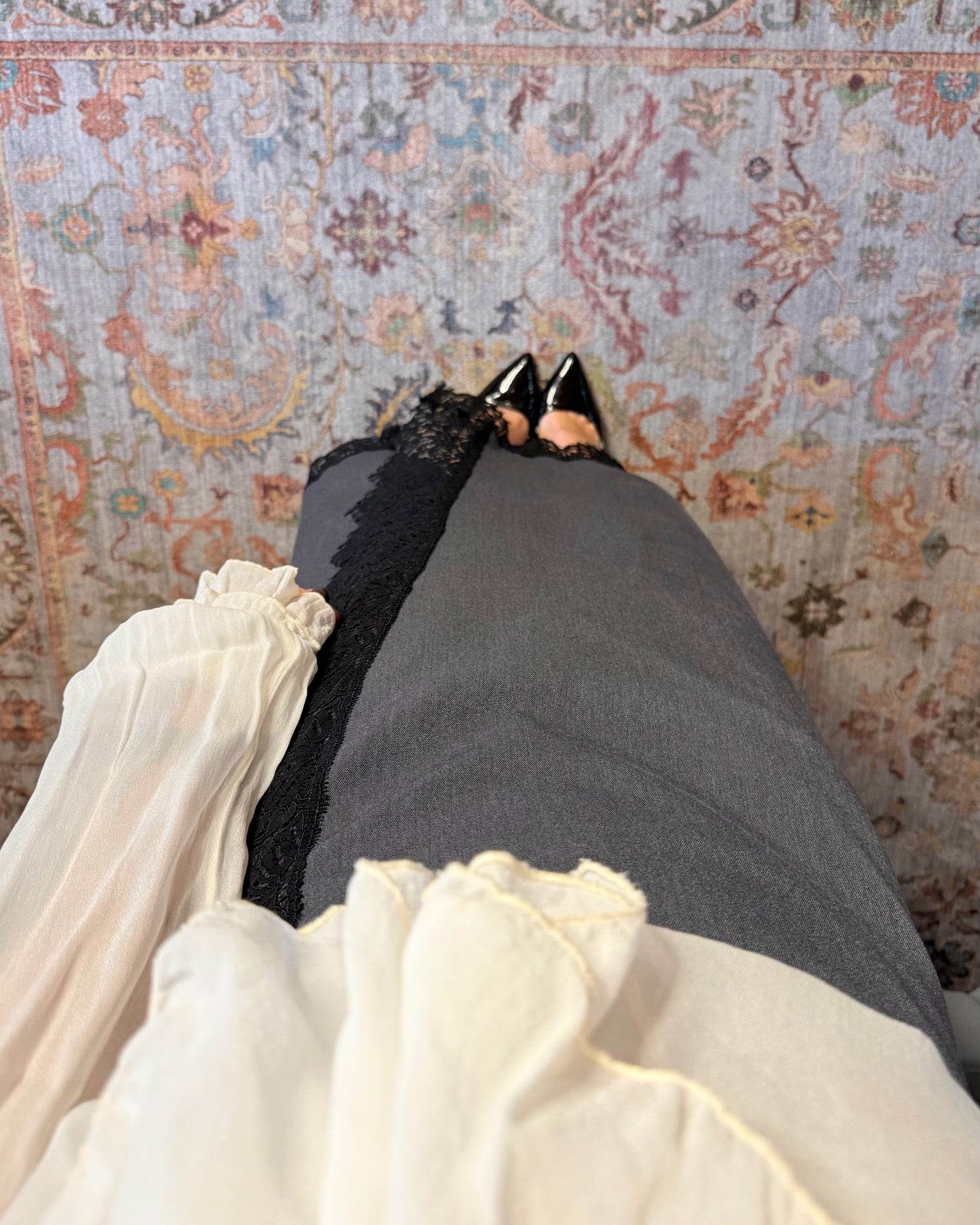 Gonna lunga con profili in pizzo