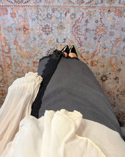 Gonna lunga con profili in pizzo