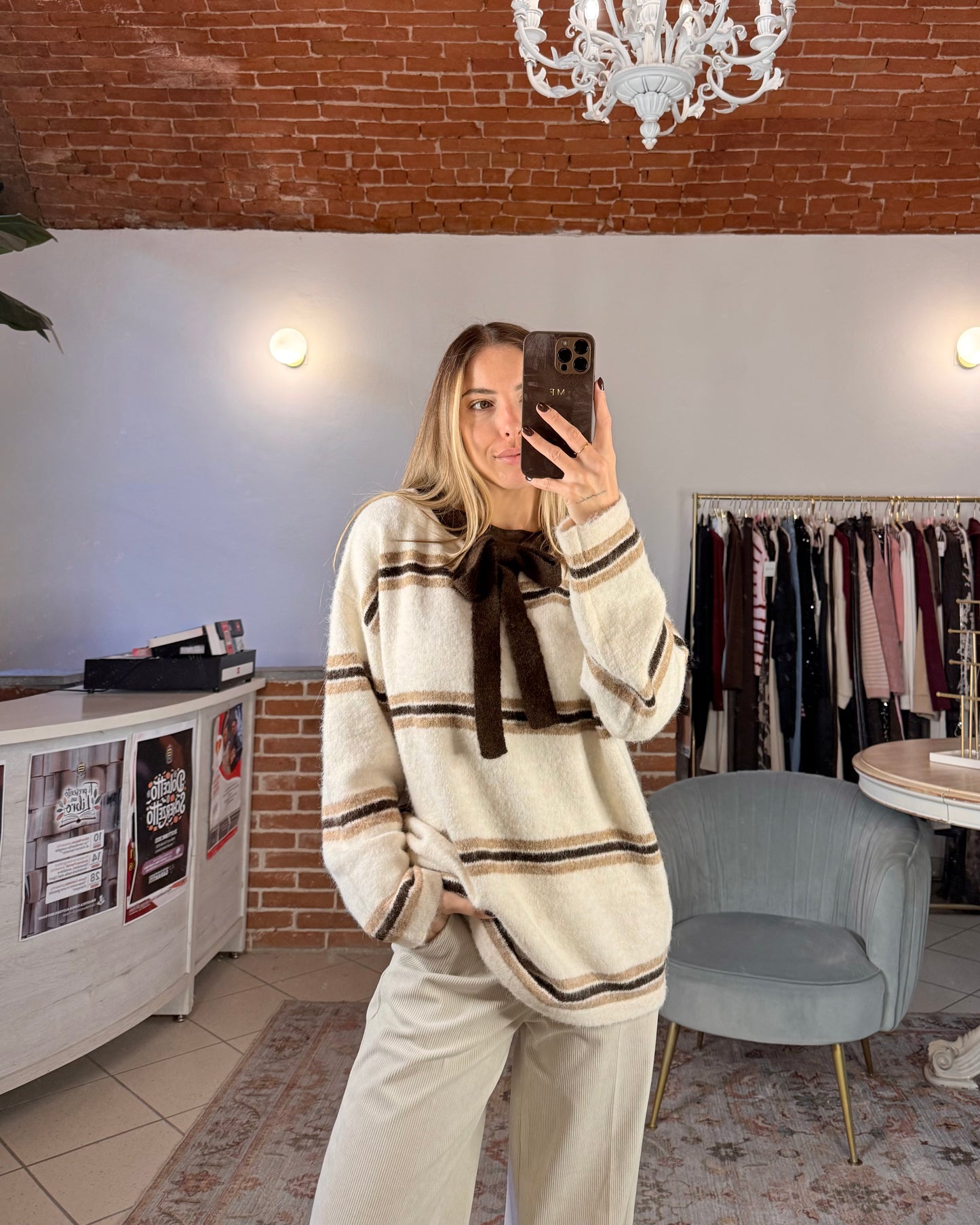 Oversized sweater with bow