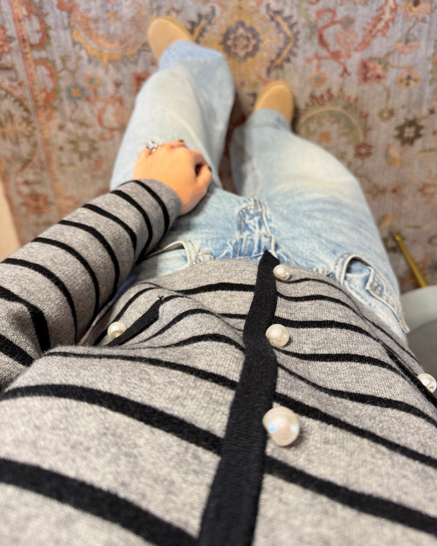 Cardigan a righe con bottoni perla