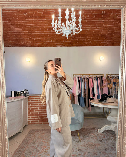 Blazer oversize con spille