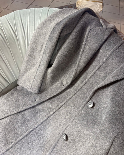 Cappotto in lana cucito a mano