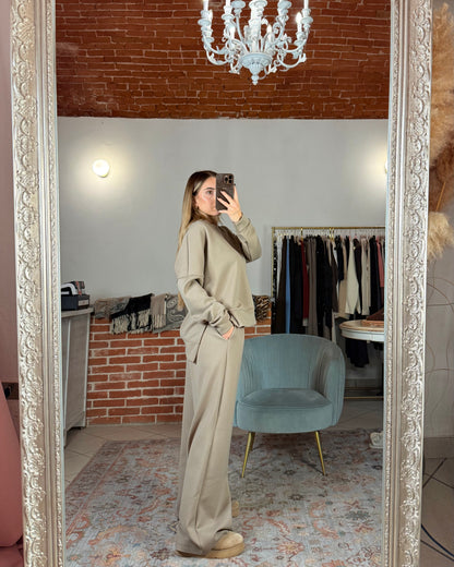 Tuta in viscosa felpata