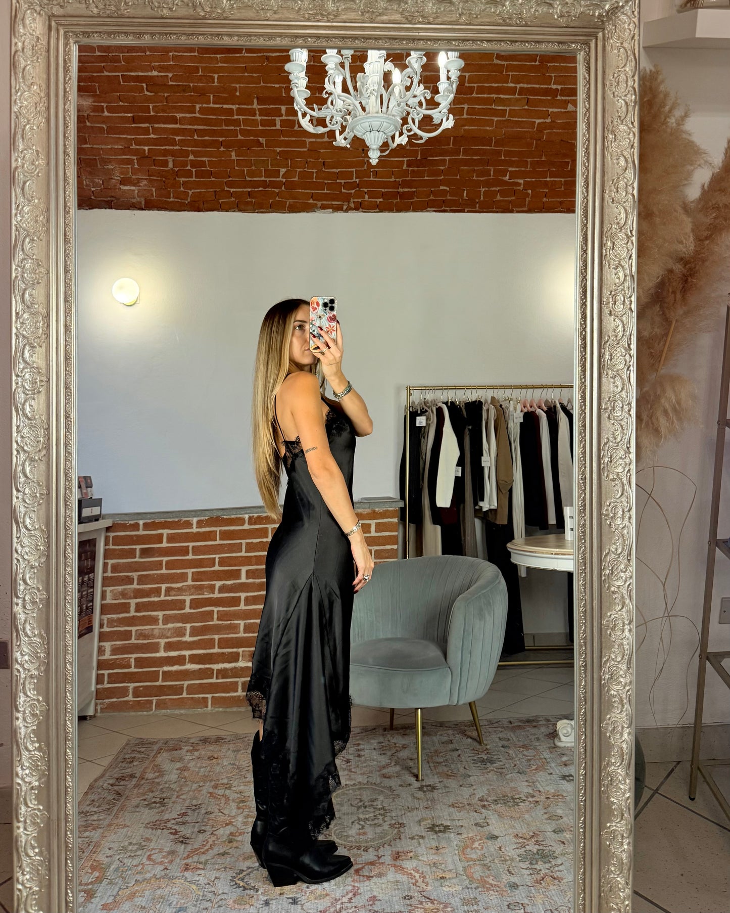 Abito halter in raso e pizzo