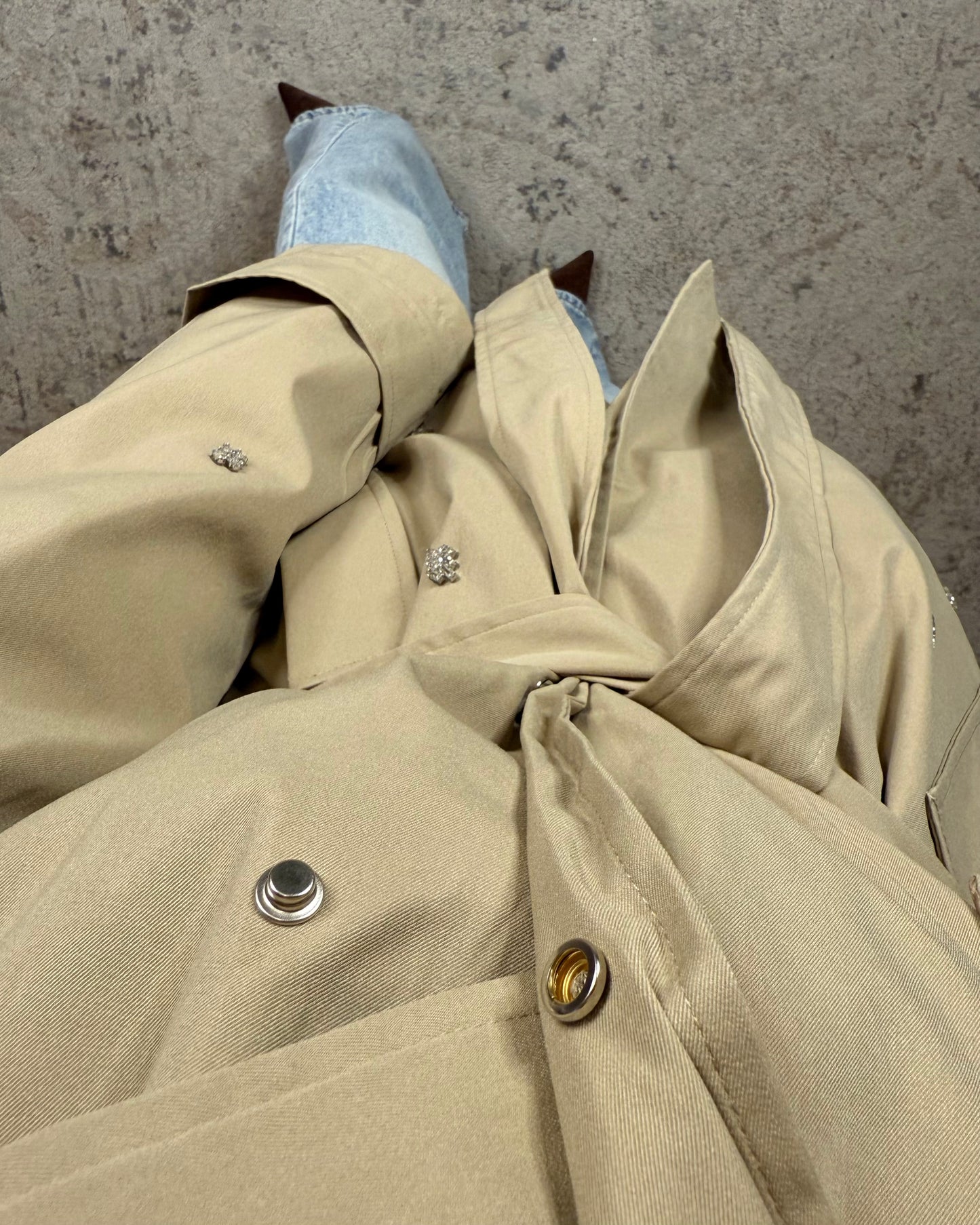 Trench con applicazioni