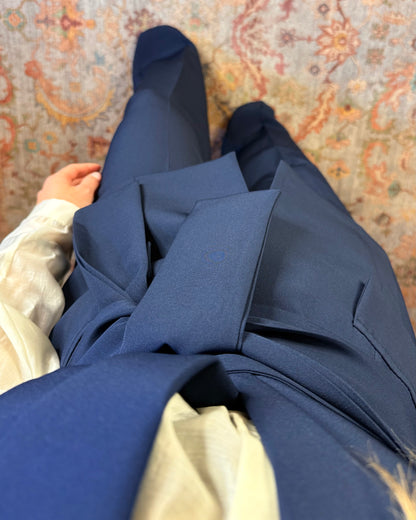 Tailleur con spilla